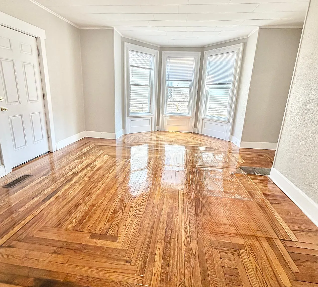 2 bed, 900 sqft, $2,050 — Photo 3