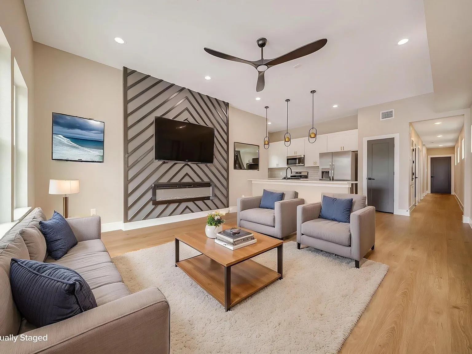 3 bed, 2.0 bath, 2560 sqft, $1,850 — Photo 2