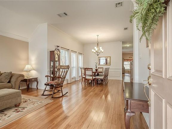 4th image of 4032 Oak Park Dr