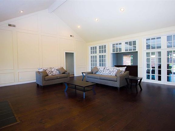 5th image of 1924 Deerfield Dr