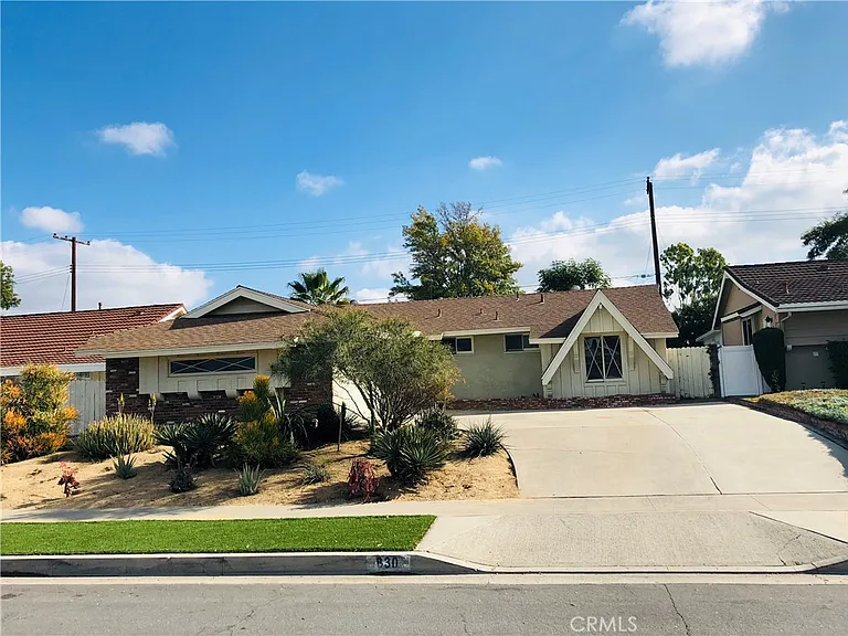 830 Cedarwood Dr — Photo 2