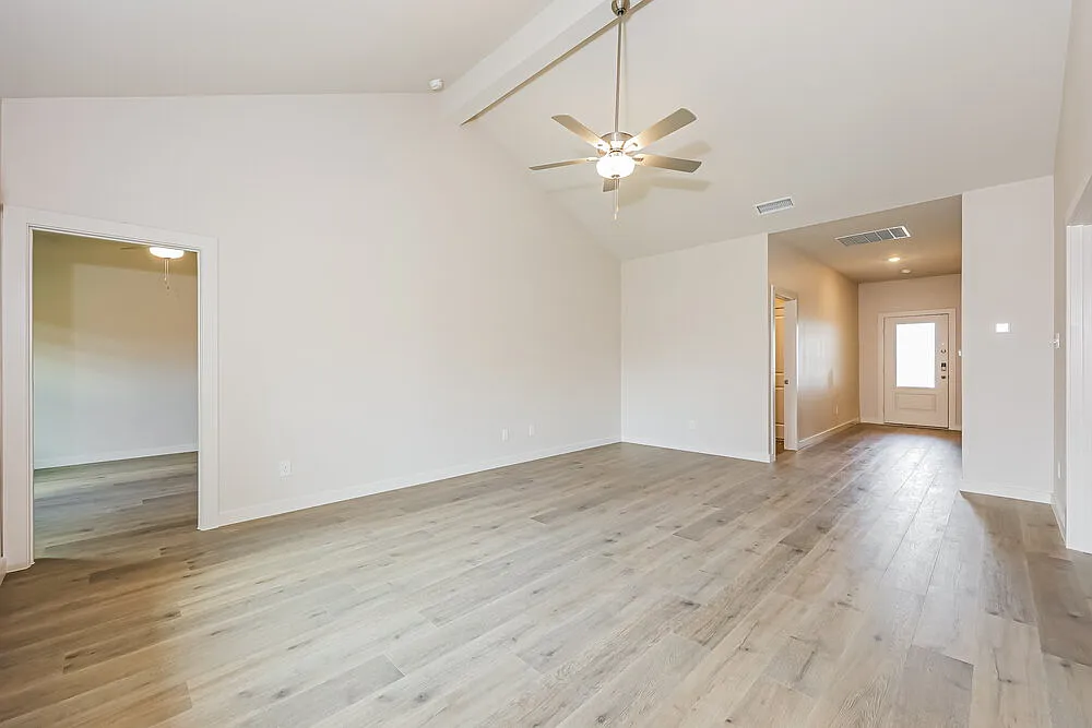 4 bed, 2.0 bath, 1658 sqft, $2,300 — Photo 3