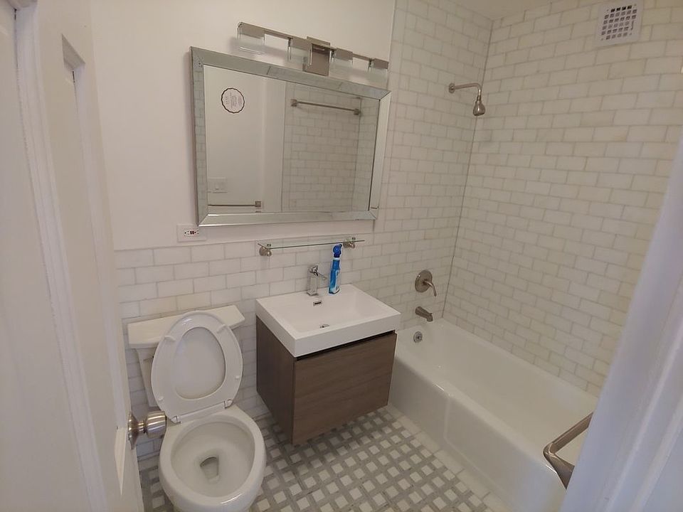 2nd image of 132 E 35th St APT 11B