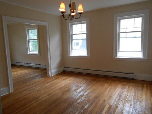 2nd image of 204 Alden Ave #8