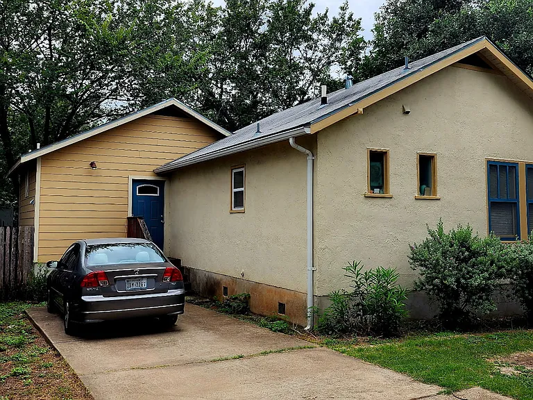 2204 E 20th St #B — Photo 7