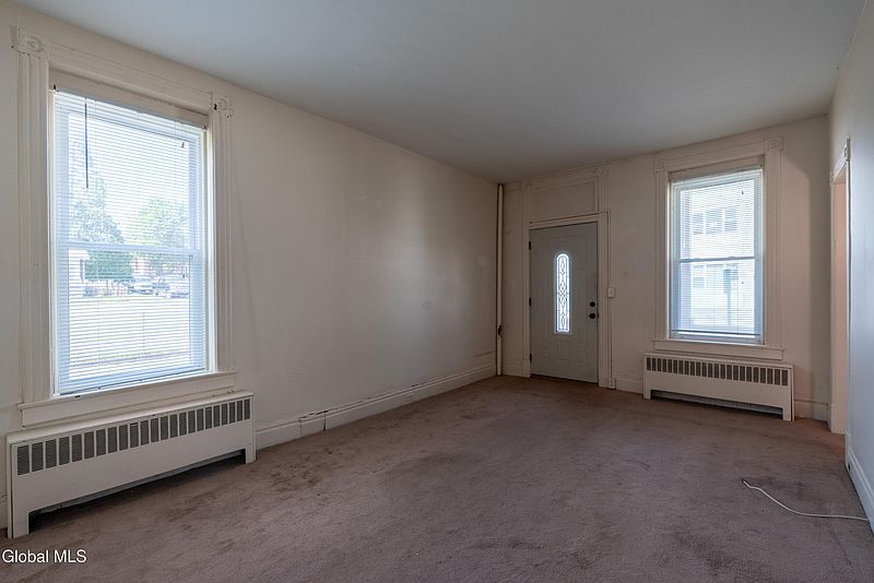 5th image of 52 Grace Street