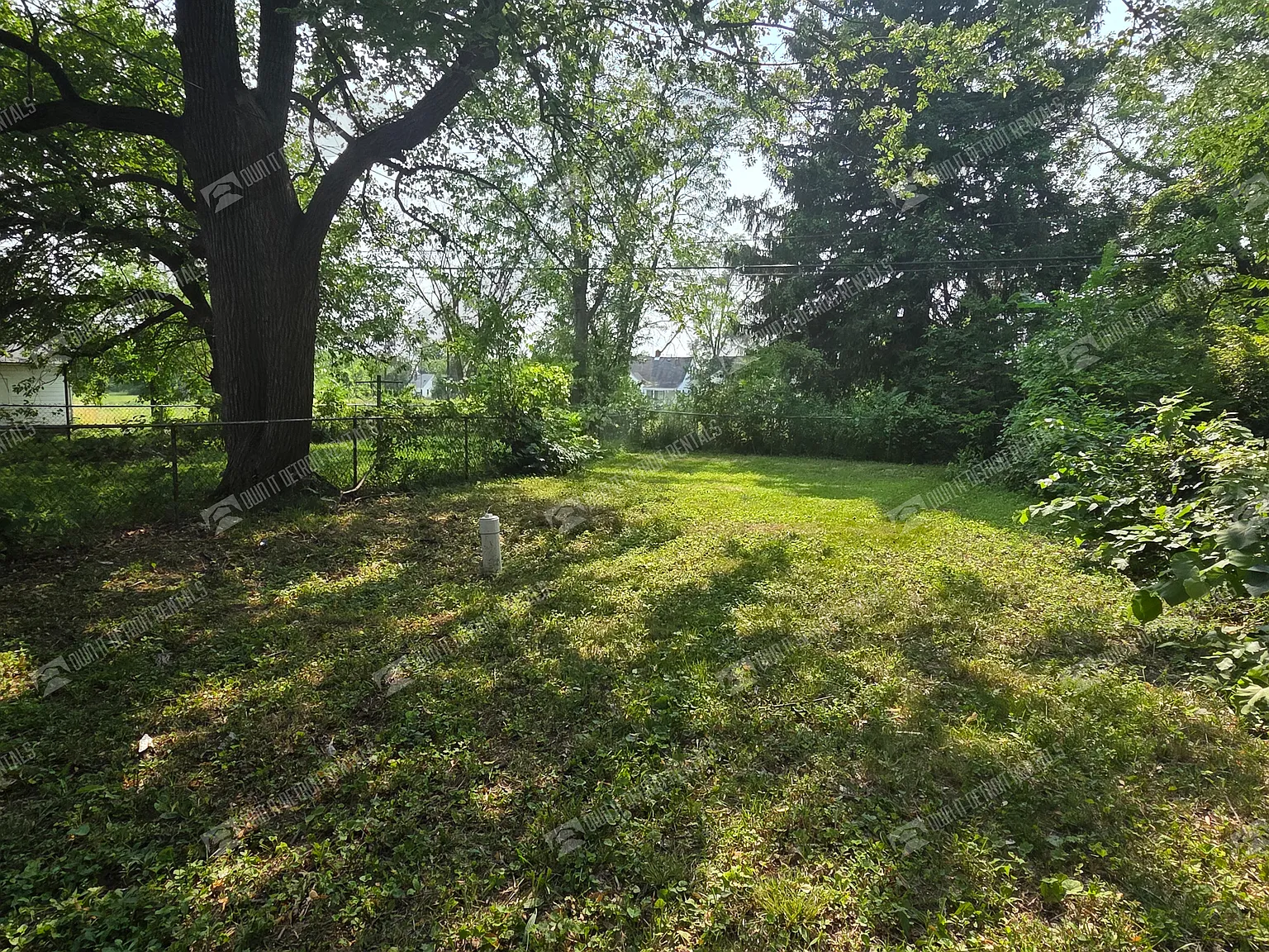 House - Side by Side — Photo 3