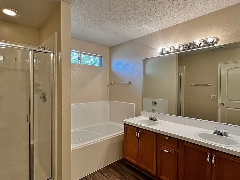 1901 Berkeley Dr — Photo 22