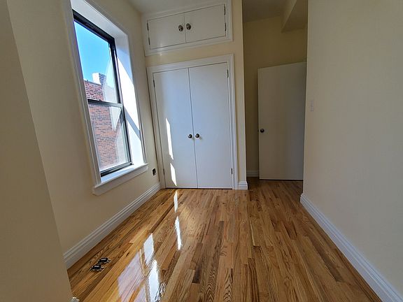 4th image of 557 W 140th St #5C