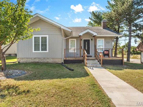 123 W 5th St, Roxana, IL 62084
