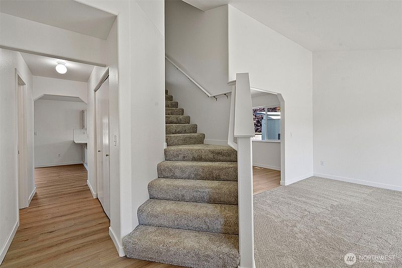 3rd image of 7919 195th Street E