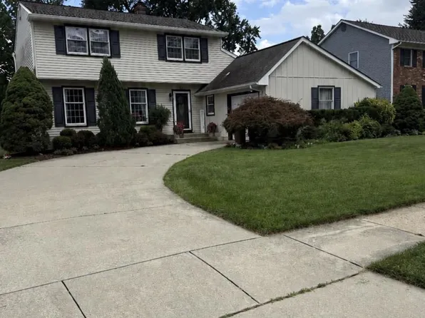507 Perry Dr, Mount Laurel, NJ 08054