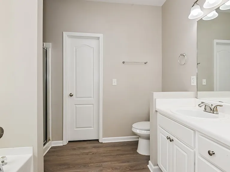 114 Creekwood Trl — Photo 11