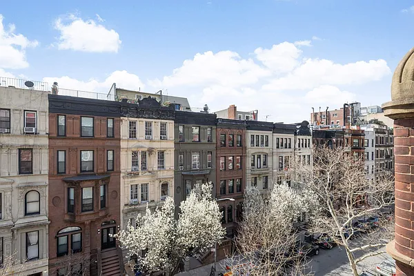 Rented by Sotheby's International Realty | media 30