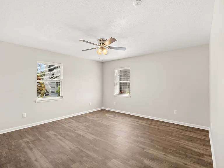 270 Bruce Cir #6 — Photo 20