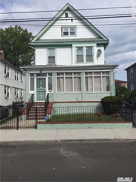 2nd image of 2731 Gillmore St