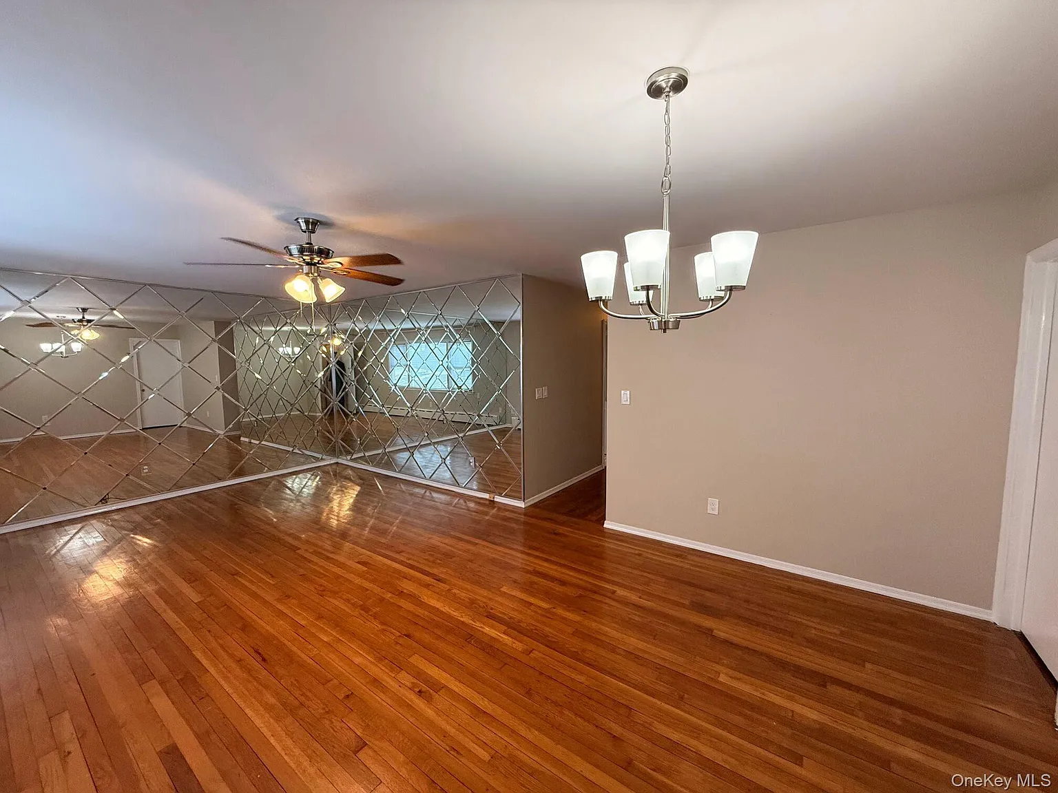 2 bed, 2.0 bath, 900 sqft, $2,997 — Photo 2