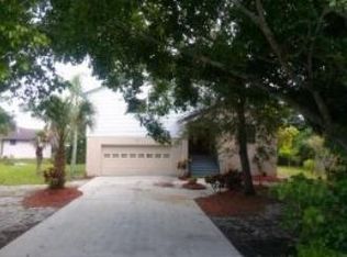 705 Hubbel Rd, Bradenton, FL 34208