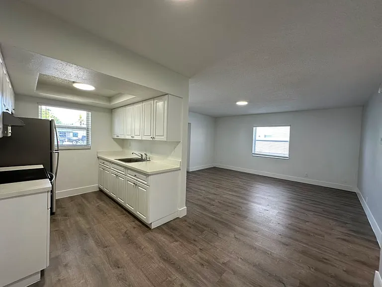 3660 NE 11th Ave #4 — Photo 24