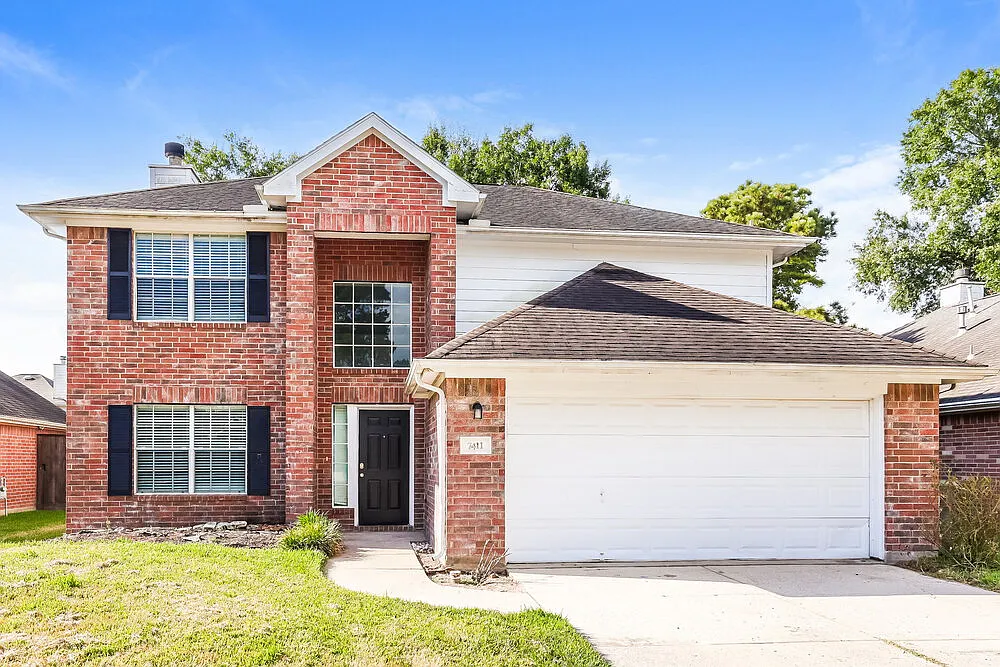 4 bed, 2.5 bath, 2455 sqft, $2,175 — Photo 1