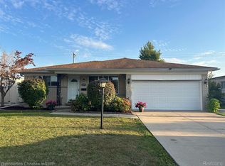 12376 Canterbury Dr, Sterling Heights, MI 48312
