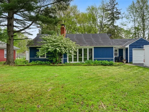 8651 Lindbergh Blvd, Olmsted Falls, OH 44138