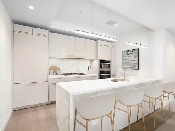 305 East 51st Street 5D image 3 of 17