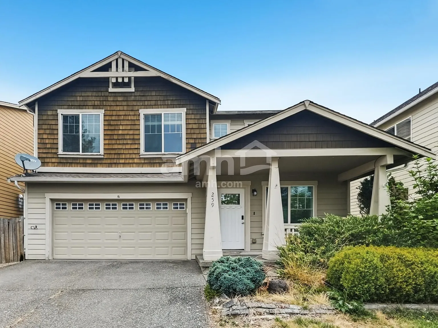 4 bed, 2.5 bath, 2542 sqft, $3,240 — Photo 1
