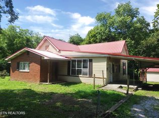 206 1st St, Etowah, TN 37331