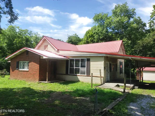 206 1st St, Etowah, TN 37331