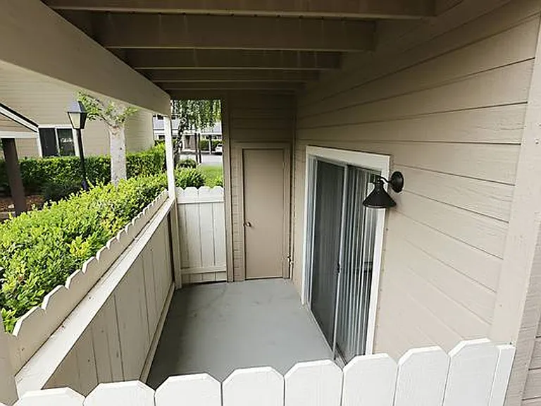 Alder Creek Apartments — Photo 11