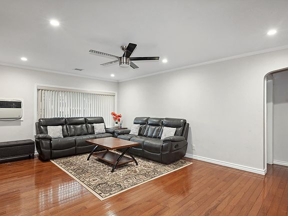 3rd image of 26 Michael Ln