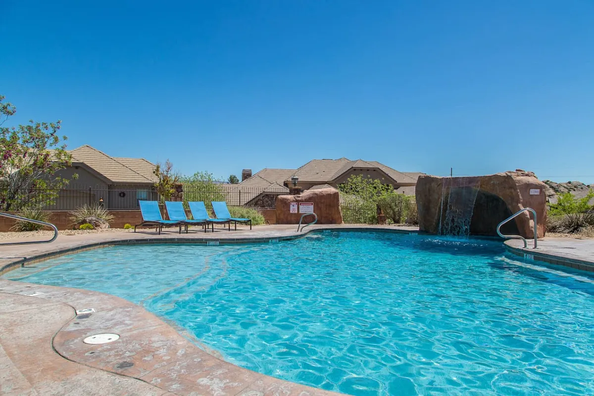 Building Photo - E Torrey Pines Dr
