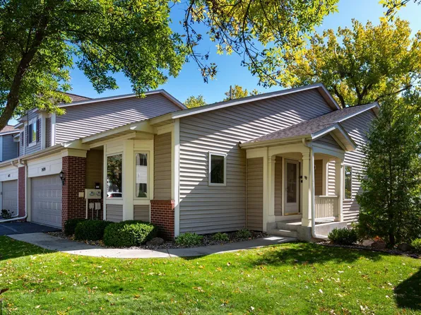 1409 Summit Shores Dr, Burnsville, MN 55306