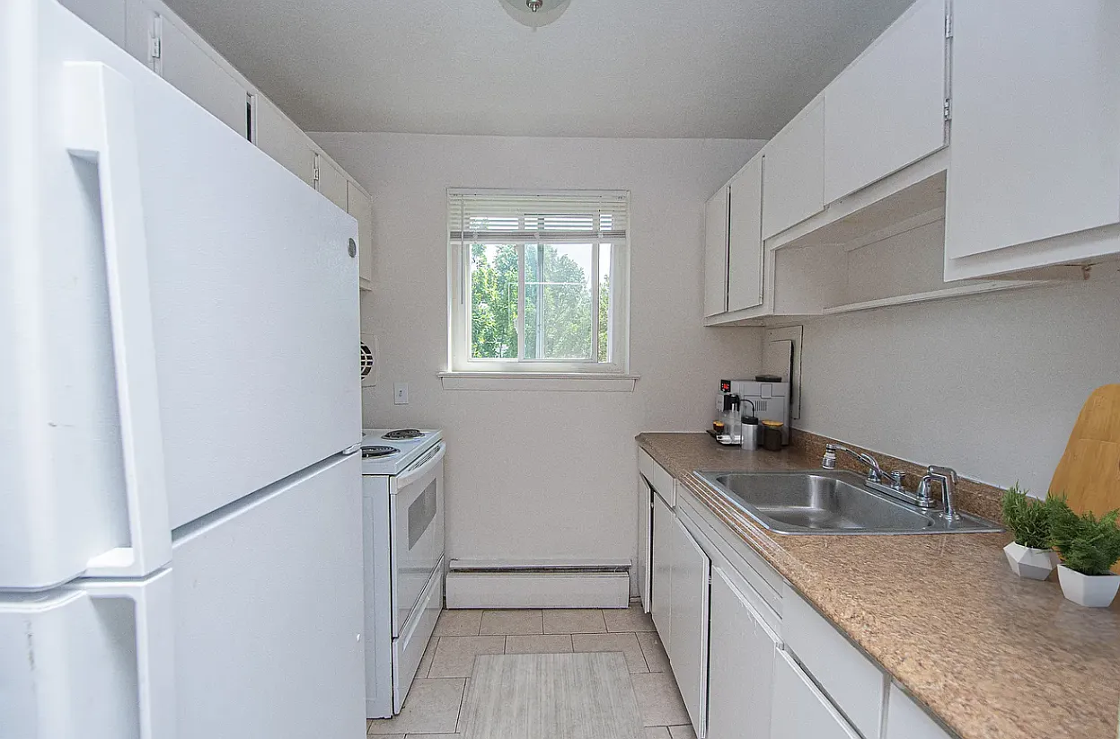 35 Evergreen Ave — Photo 4