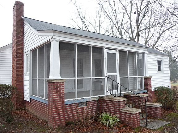 Side Screened Porch & Entry