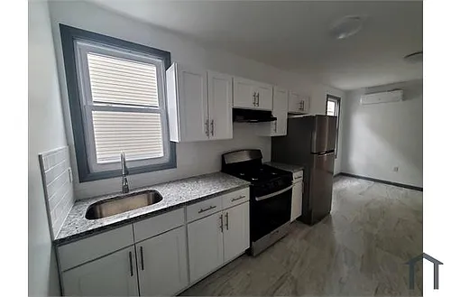 740 Pearl St #1R Photo 1