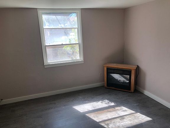 4th image of 122 S Juanita Ave