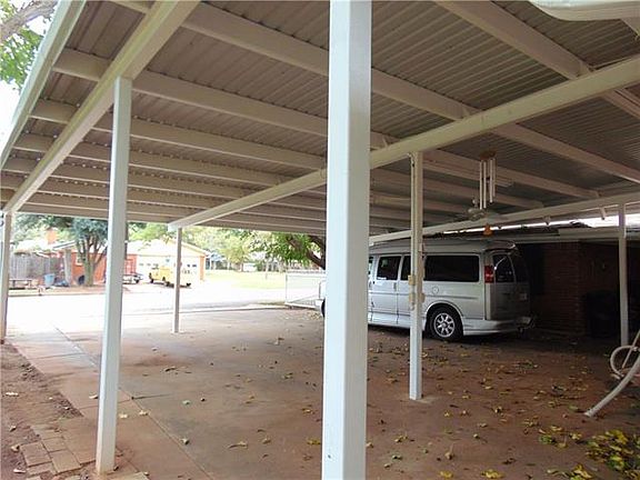 5th image of 1501 Roanoak Dr