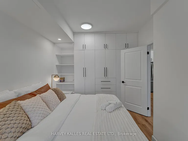 18 Yorkville Ave #1606 — Photo 20