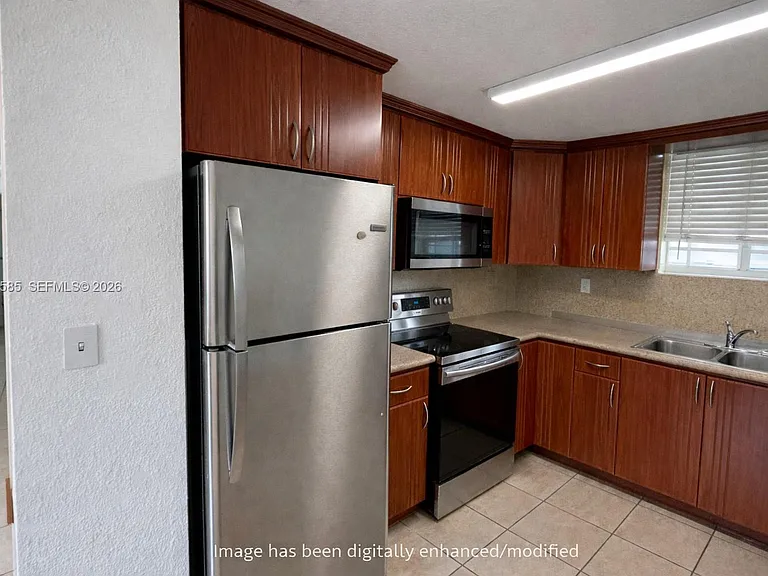 318 E 6th St #102 — Photo 7