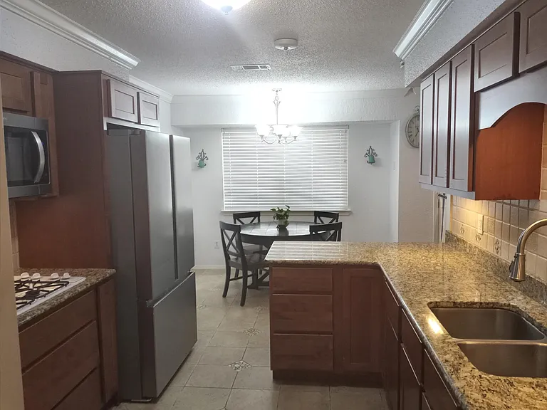 8402 Roan Ln — Photo 11