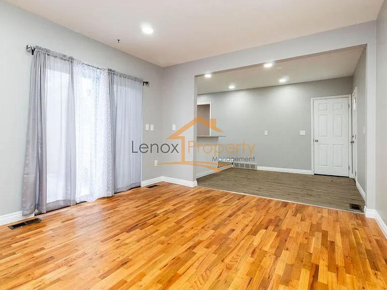 9436 Tavistock Dr — Photo 12
