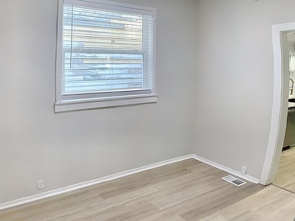 4th image of 411 W 35th St #A