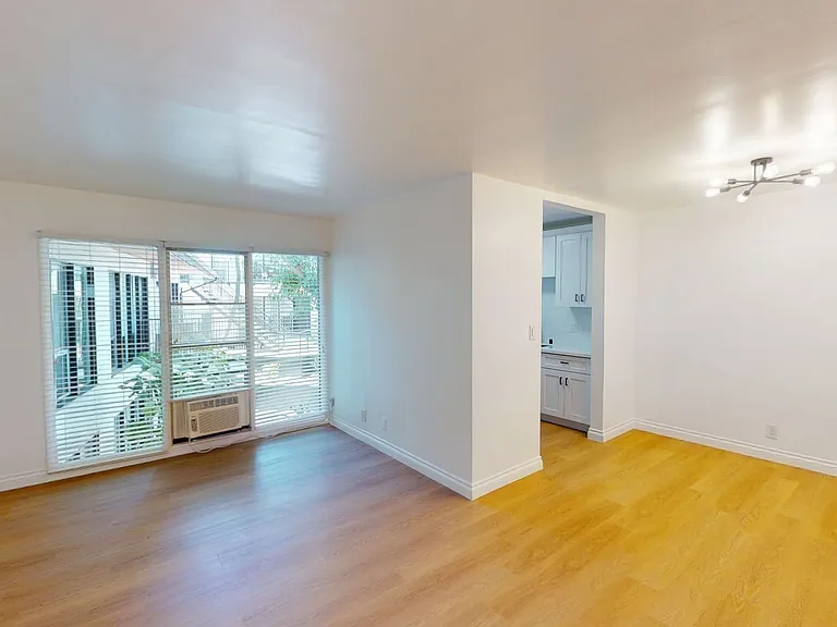 The Claire Manor Apts — Photo 18