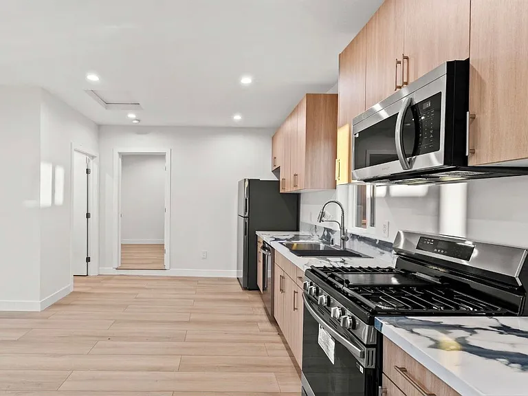 8635 Le Berthon St — Photo 7