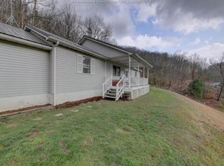 1988 Valley View Dr, Clendenin, WV 25045
