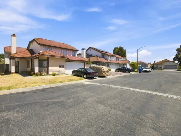 4524 Goldfinch Way, Oceanside, CA 92057