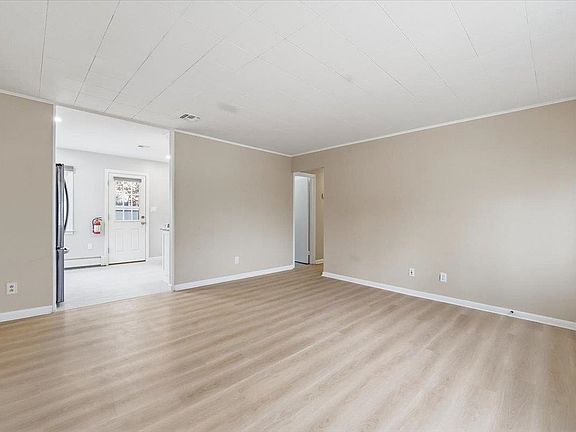 2nd image of 52 Markham Rd