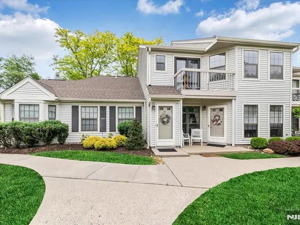 71 Fromm Ct, Mahwah, NJ 07430